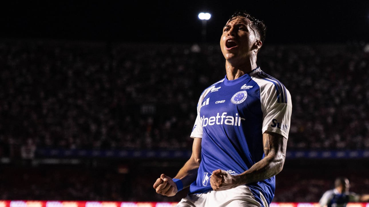 Kaio Jorge, atacante do Cruzeiro, comemorando gol (foto: Marco Galvão)