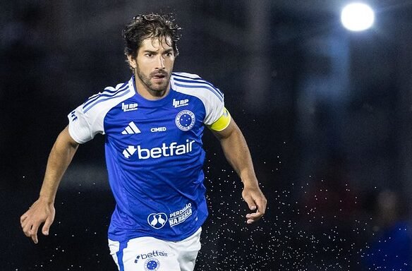 Lucas Silva em ação com a camisa do Cruzeiro (foto: Caique Coufal/Cruzeiro)