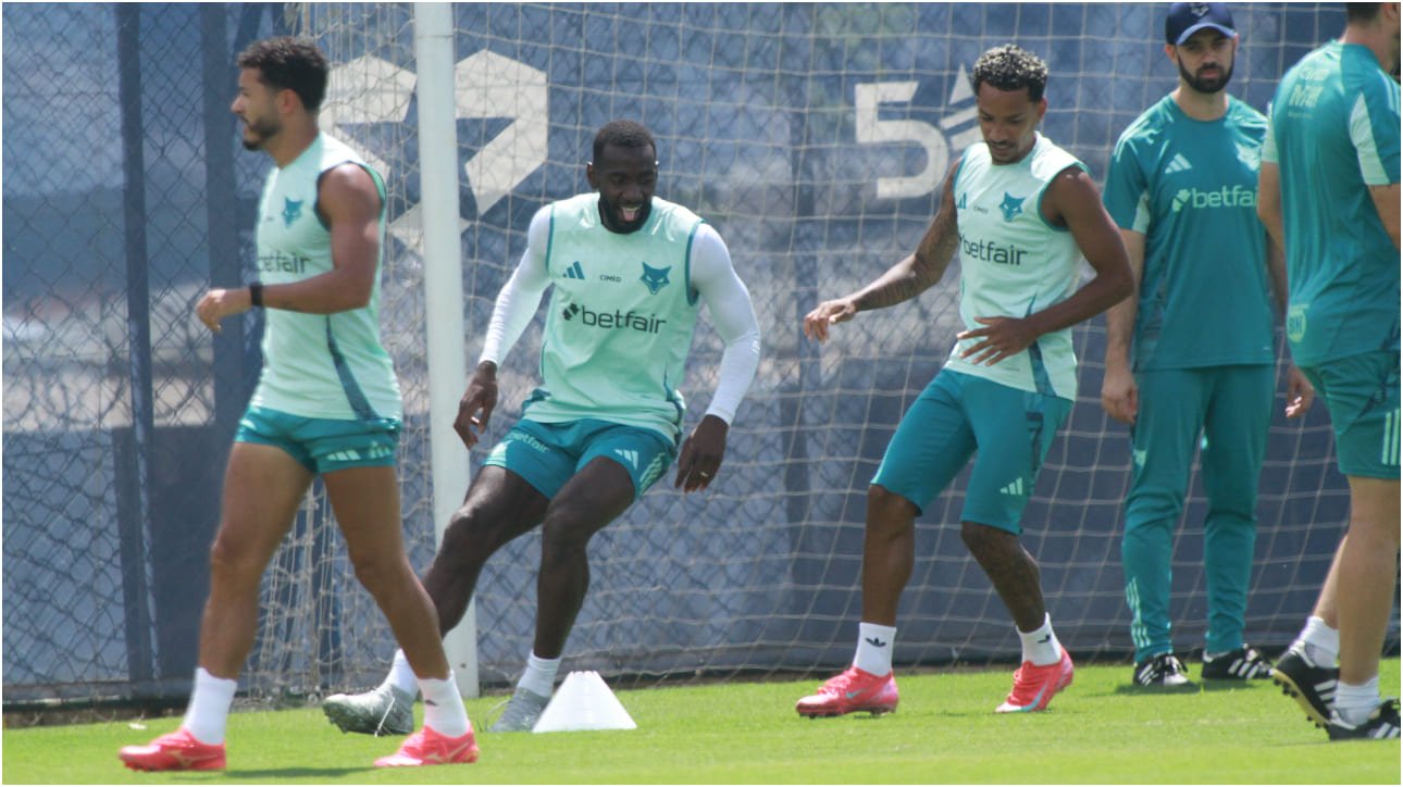 Jogadores do Cruzeiro em treinamento na Toca da Raposa 2 (foto: Edesio Ferreira/EM/D.A Press)