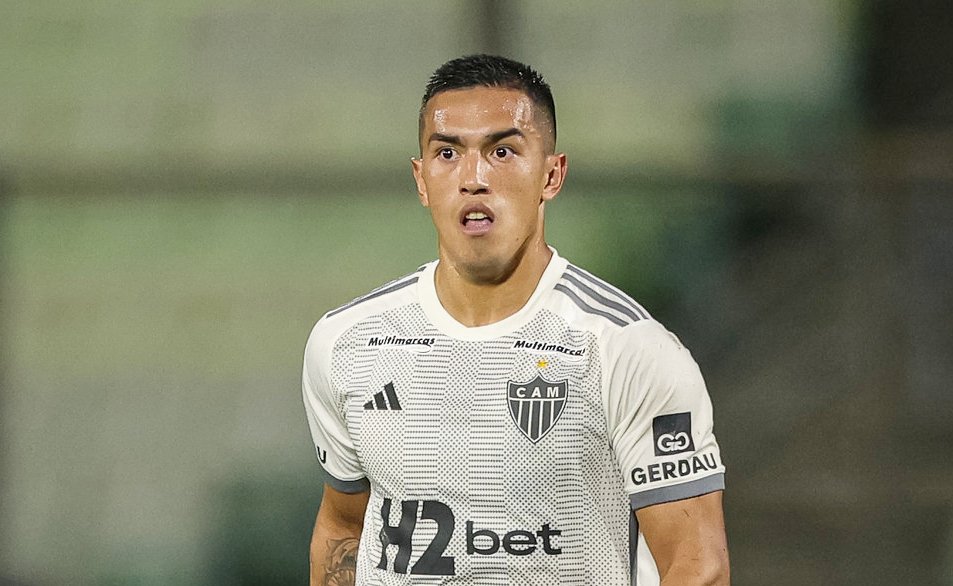 Cuello, atacante do Atlético, em ação contra o Caracas (foto: Pedro Souza/Atlético)