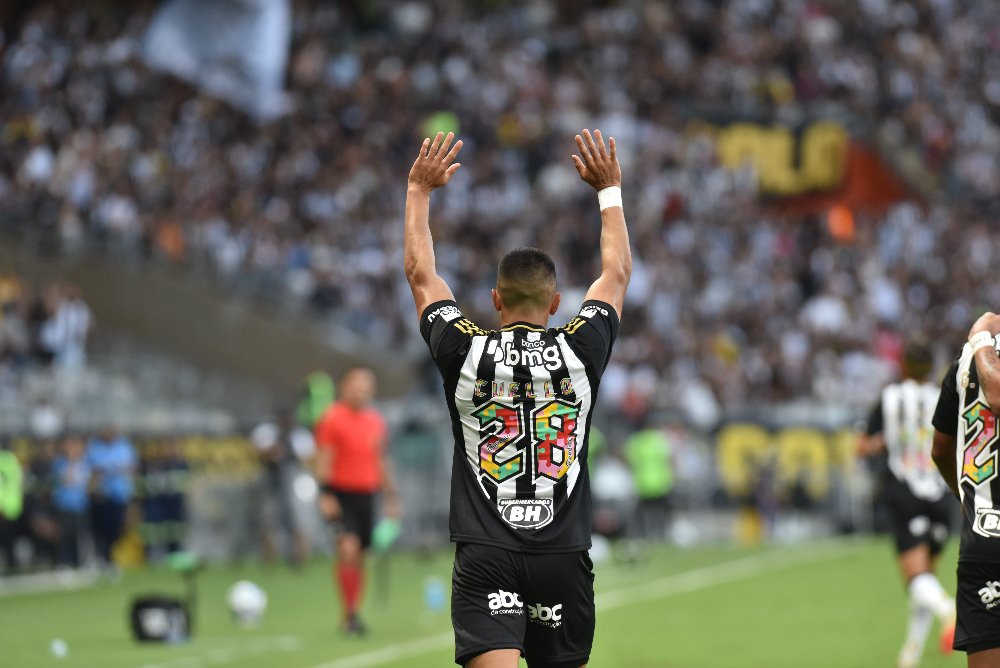 Cuello comemora gol pelo Atlético sobre o Botafogo no Mineirão - (foto: Ramon Lisboa/EM/D.A. Press)
