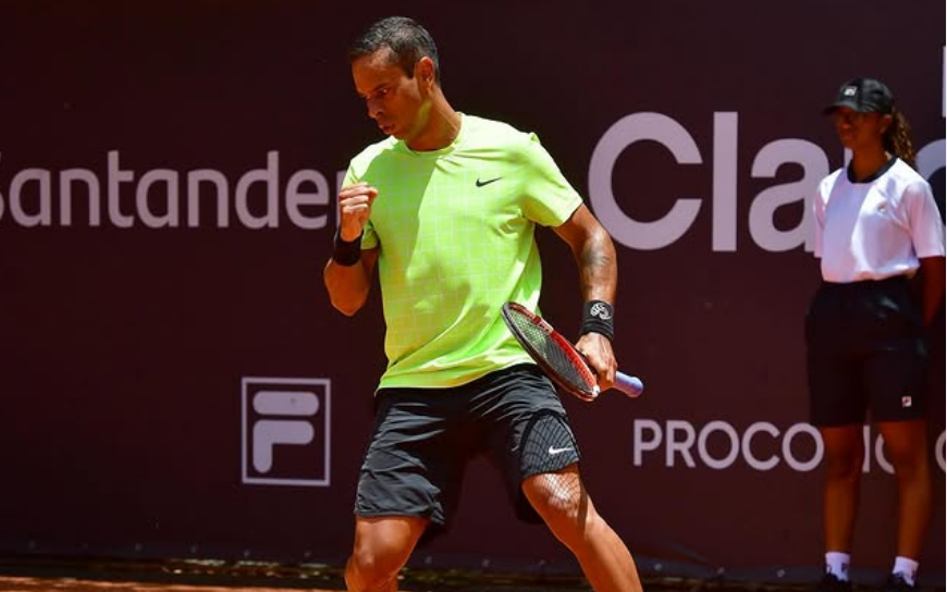 Daniel Dutra com punho fechado (foto: Divulgação/Instagram)