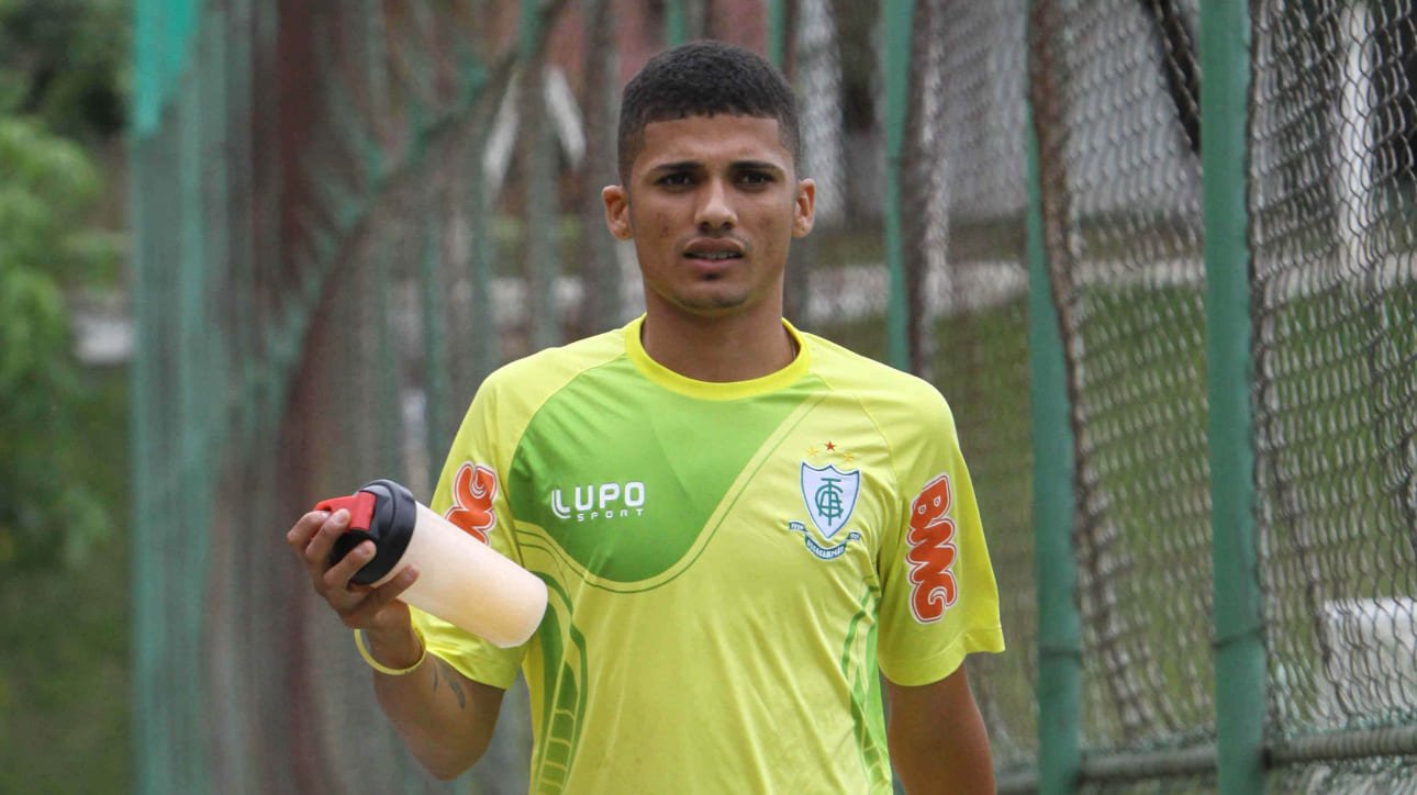 Douglas Dopô, ex-jogador, na passagem pelo América; o ex-volante é citado pela Polícia Federal no 'caso Bruno Henrique' (foto: Rodrigo Clemente/EM/D.A Press)
