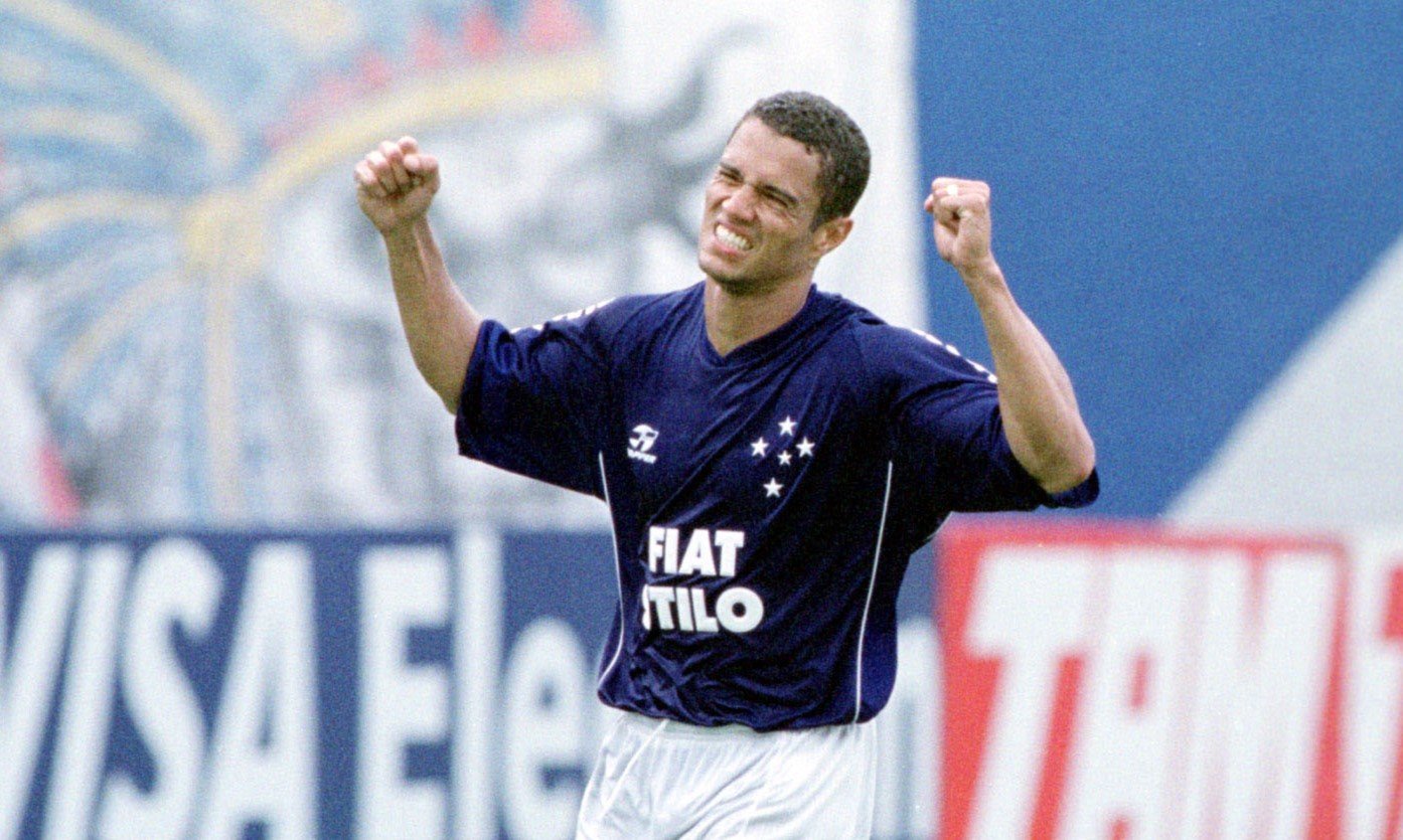 Marcelo Ramos em campo com a camisa do Cruzeiro em 2002 (foto: Auremar de Castro/Estado de Minas)