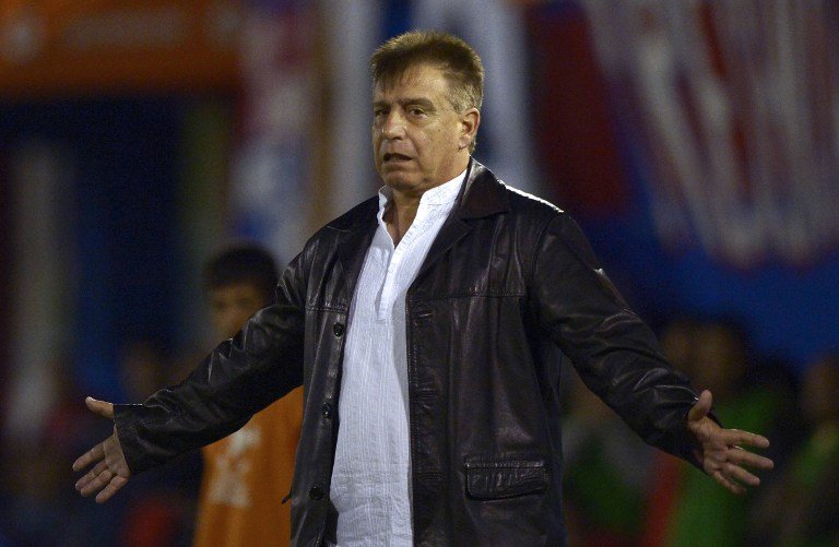 Ever Almeida, treinador do Mushuc Runa (foto: JUAN MABROMATA/AFP)