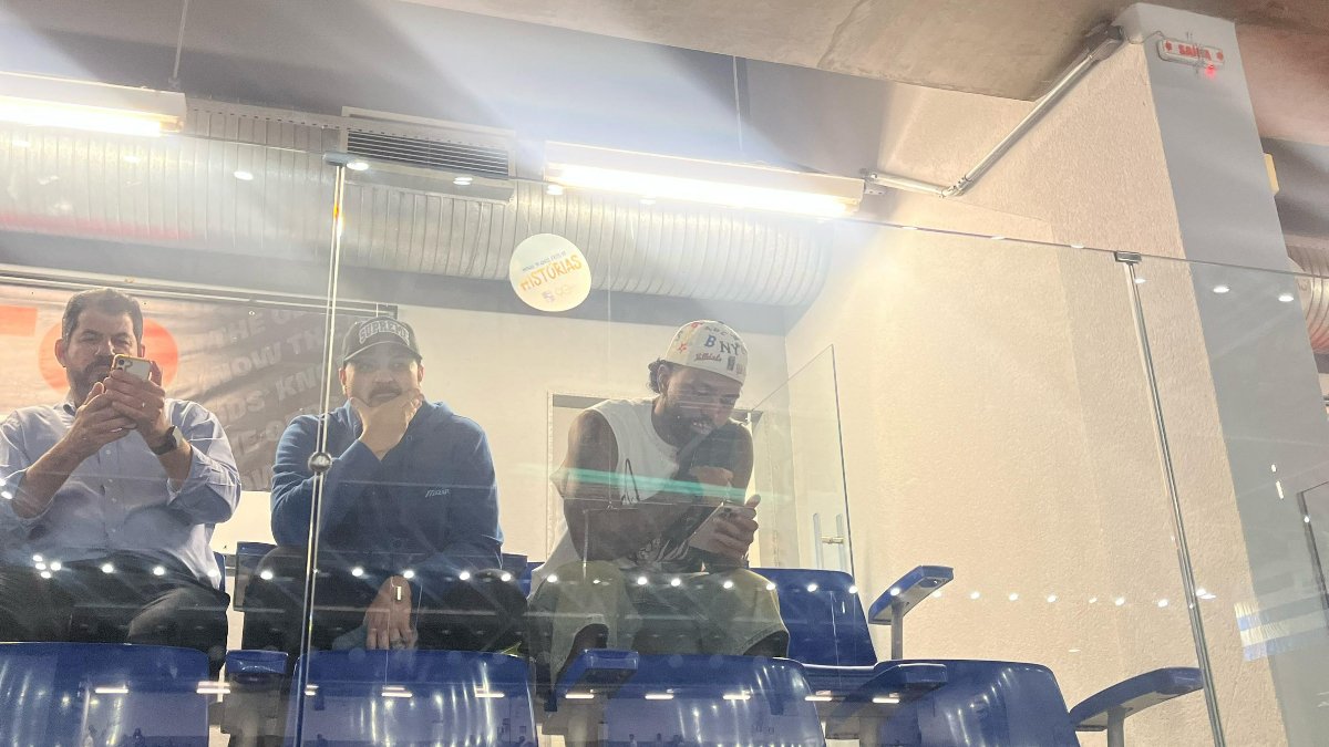 Gabigol foi a camarote da Arena UniBH para assistir a Minas x Osasco (foto: Izabela Baeta/EM/D.A Press)