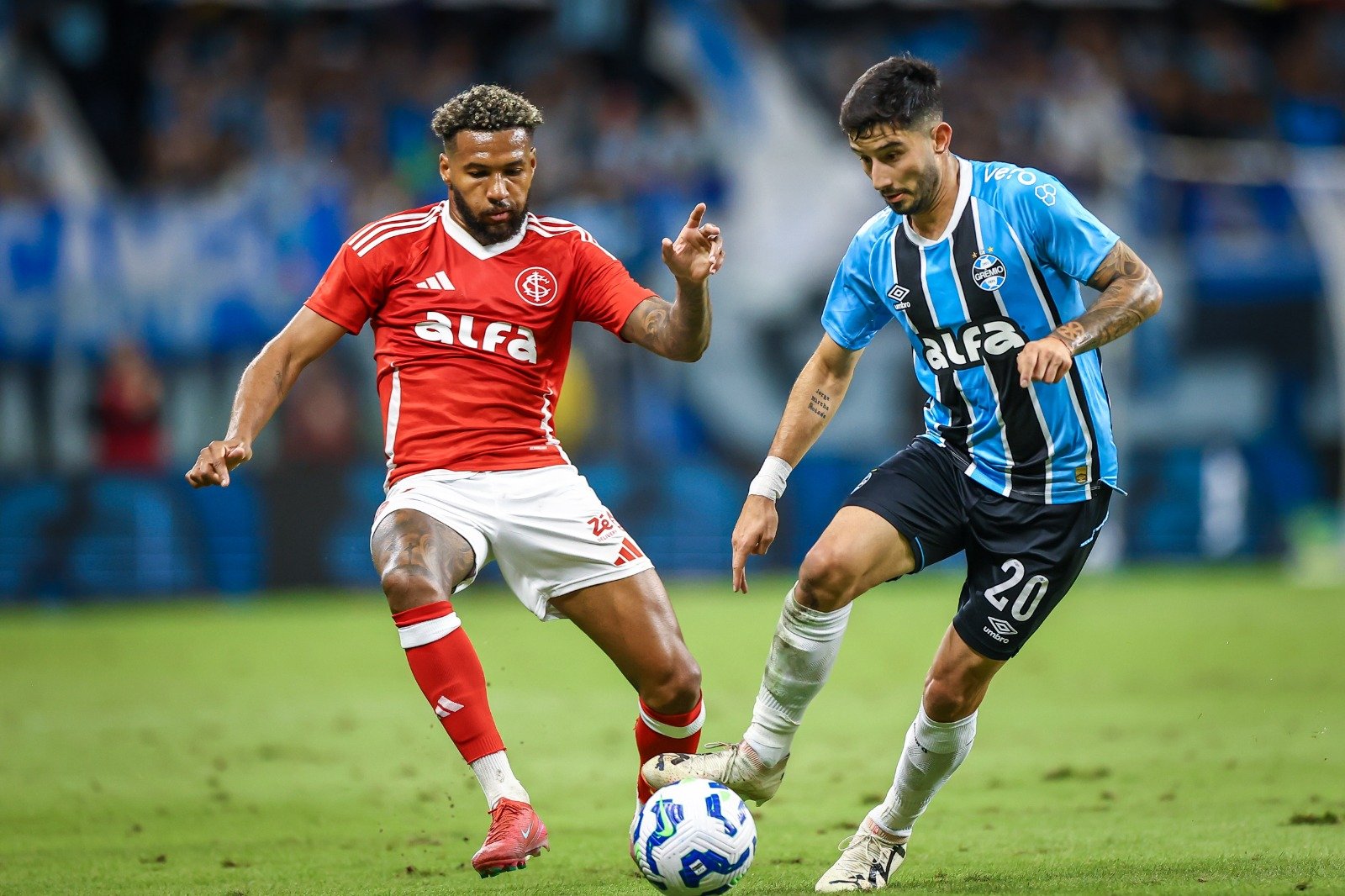 Lance do jogo entre Grêmio e Internacional pelo Campeonato Brasileiro (foto: Lucas Uebel/Grêmio FBPA)