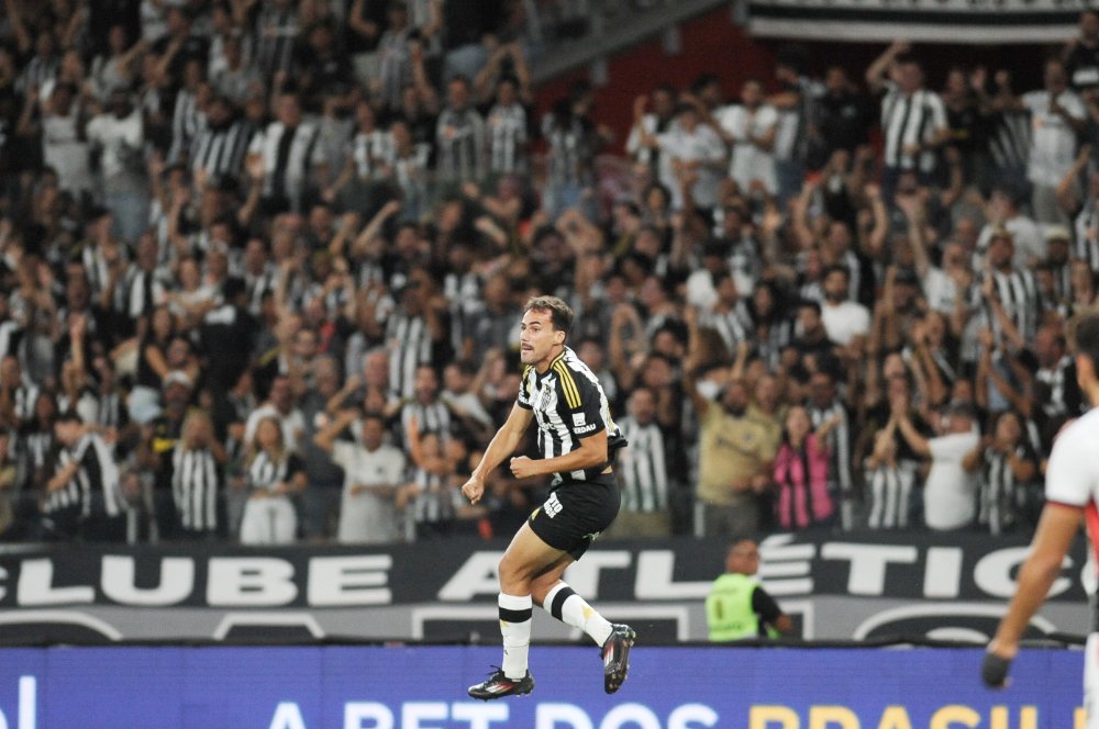 Igor Gomes comemora gol pelo Atlético contra o Vitória (foto: Alexandre Guzanshe/EM/D.A. Press)