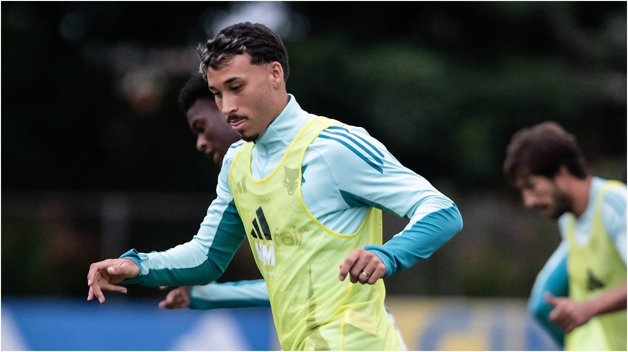 Japa, meio-campista do Cruzeiro, em treinamento na Toca da Raposa 2 (foto: Gustavo Aleixo/Cruzeiro)