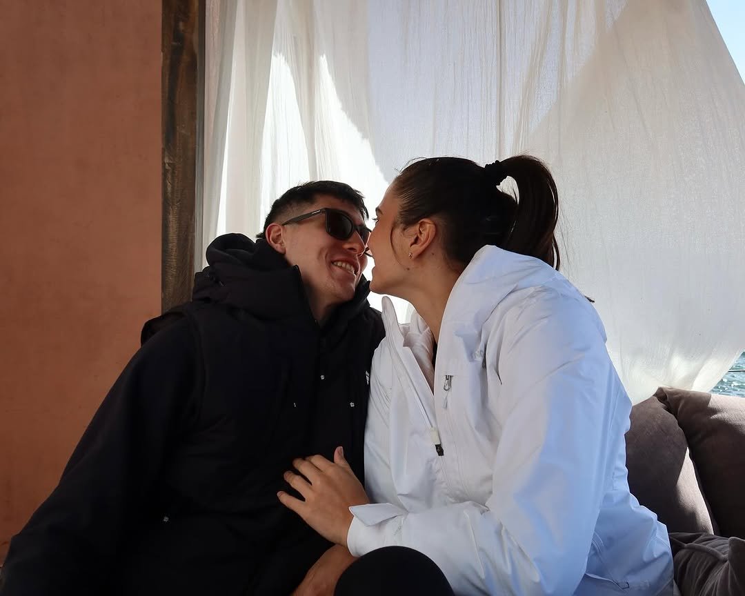 Júlia Kudiess ao lado do namorado Juan Pablo Arengo (foto: Reprodução/Instagram)