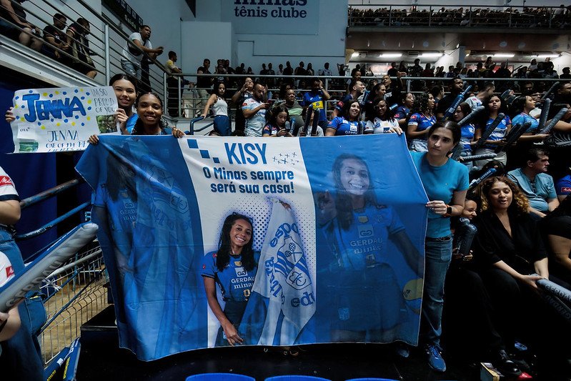 Torcedores do Minas fizeram homenagem a Kisy (foto: Hedgard Moraes/Minas Tênis Clube)