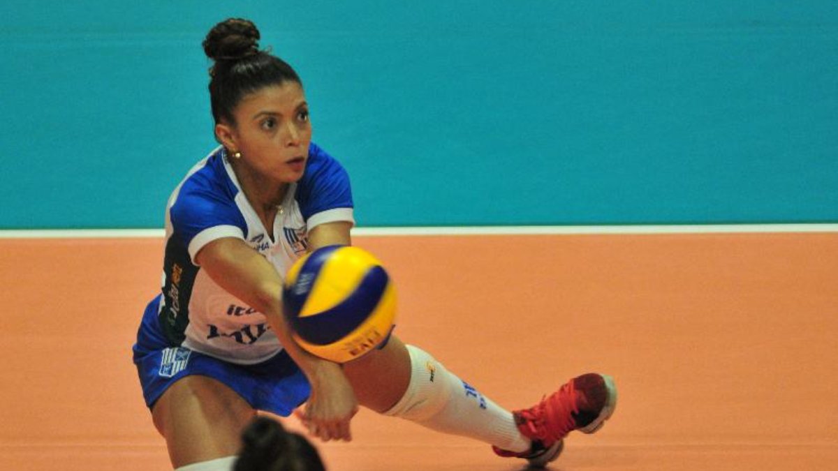 Léia em ação pelo Minas, clube no qual foi multicampeã (foto: Marcos Vieira/EM/D.A Press)