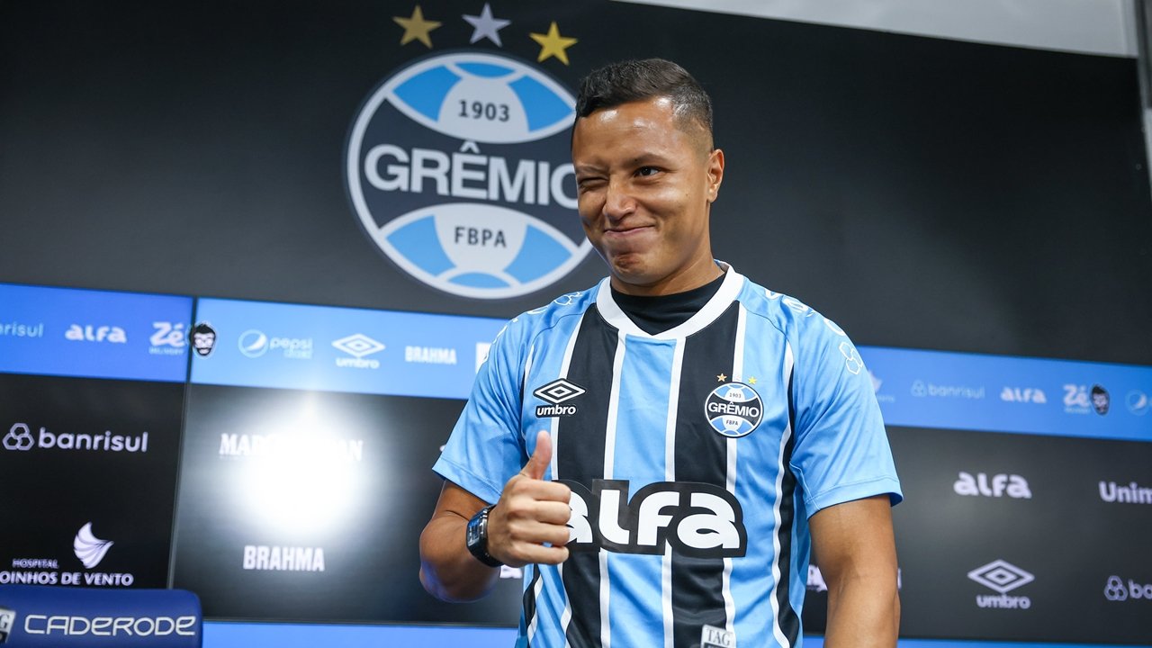 Marlon foi apresentado pelo Grêmio (foto: Lucas Uebel/Grêmio)