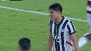 Lorenzo Melgarejo perdeu pênalti em Libertad x São Paulo (foto: Reprodução/Conmebol/ESPN)