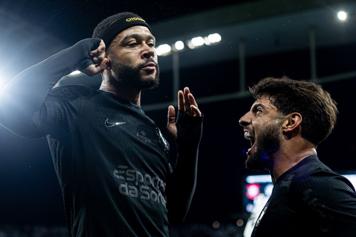 Memphis e Yuri Alberto pelo Corinthians (foto: Rodrigo Coca/Agência Corinthians)
