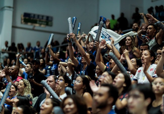 Torcida do Minas na Arena UniBH (foto: Hedgard Moraes/Minas Tênis Clube)