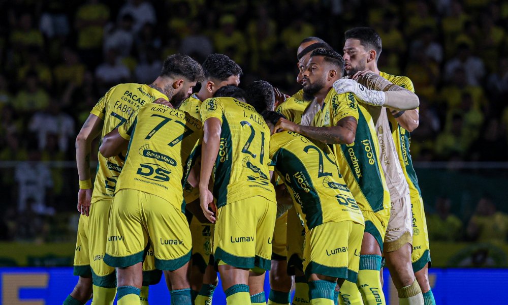 Jogadoes do Mirassol reunidos antes de jogo (foto: JP Pinheiro/Agência Mirassol)