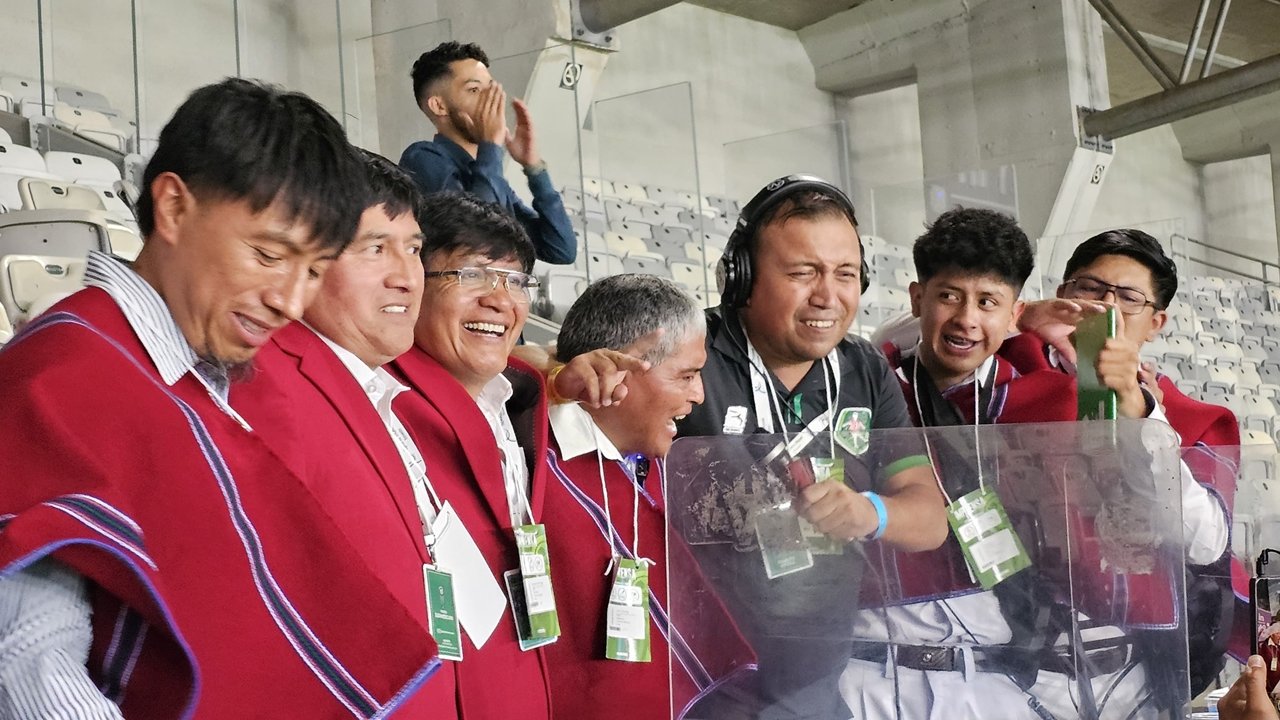 Delegação do Mushuc Runa no Mineirão (foto: João Victor Pena/No Ataque)