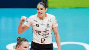 Natália comemora ponto pelo Osasco contra o Minas na Superliga Feminina de Vôlei - Crédito: 
