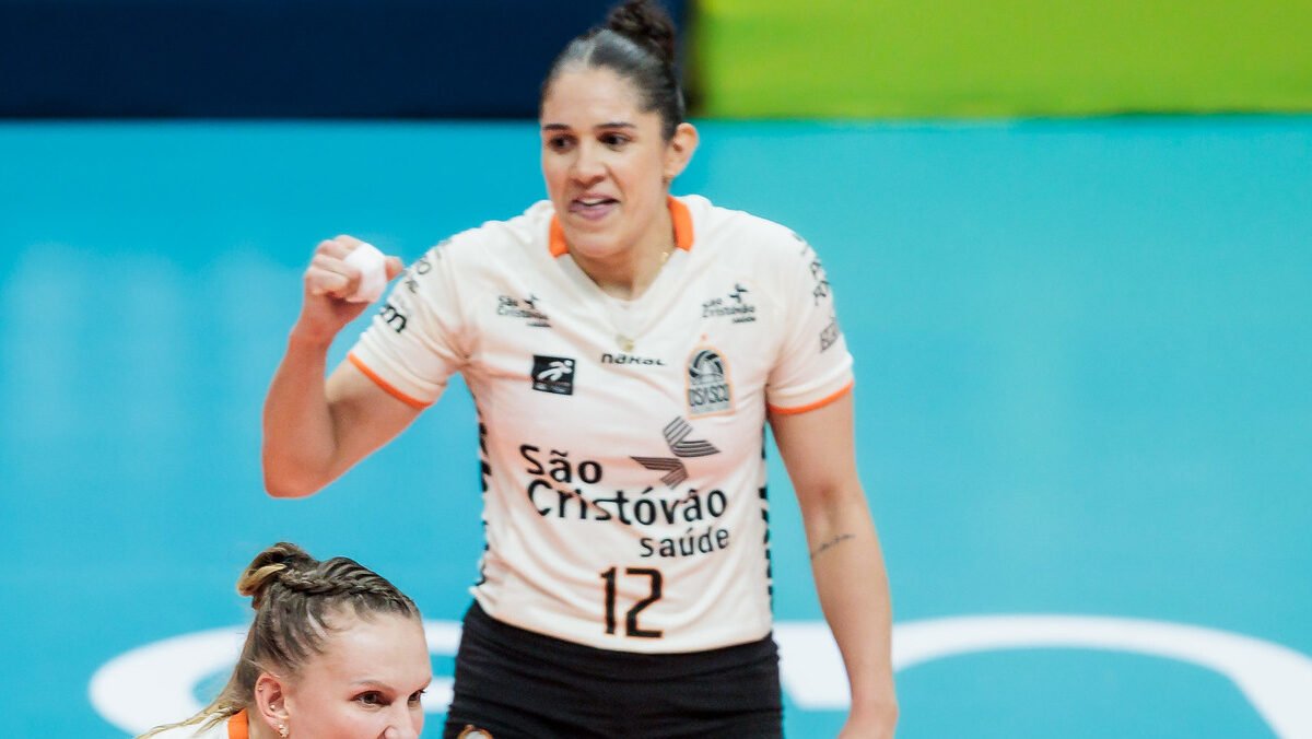 Natália comemora ponto pelo Osasco contra o Minas na Superliga Feminina de Vôlei (foto: Hedgard Moraes/Minas Tênis Clube)