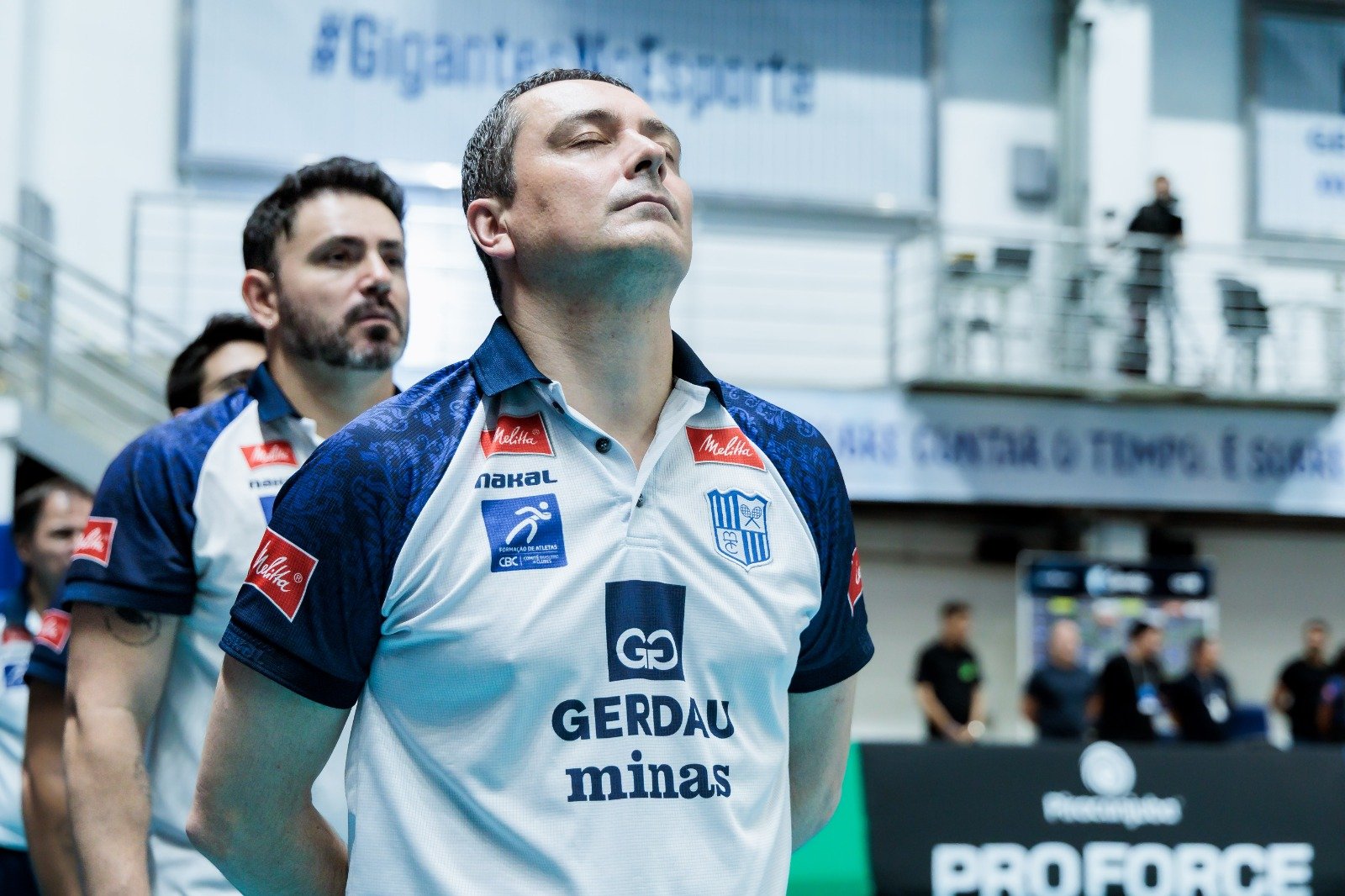 Nicola, ex-técnico do Minas, em partida pela Superliga Feminina de Vôlei (foto: Hedgard Moraes/Minas Tênis Clube)