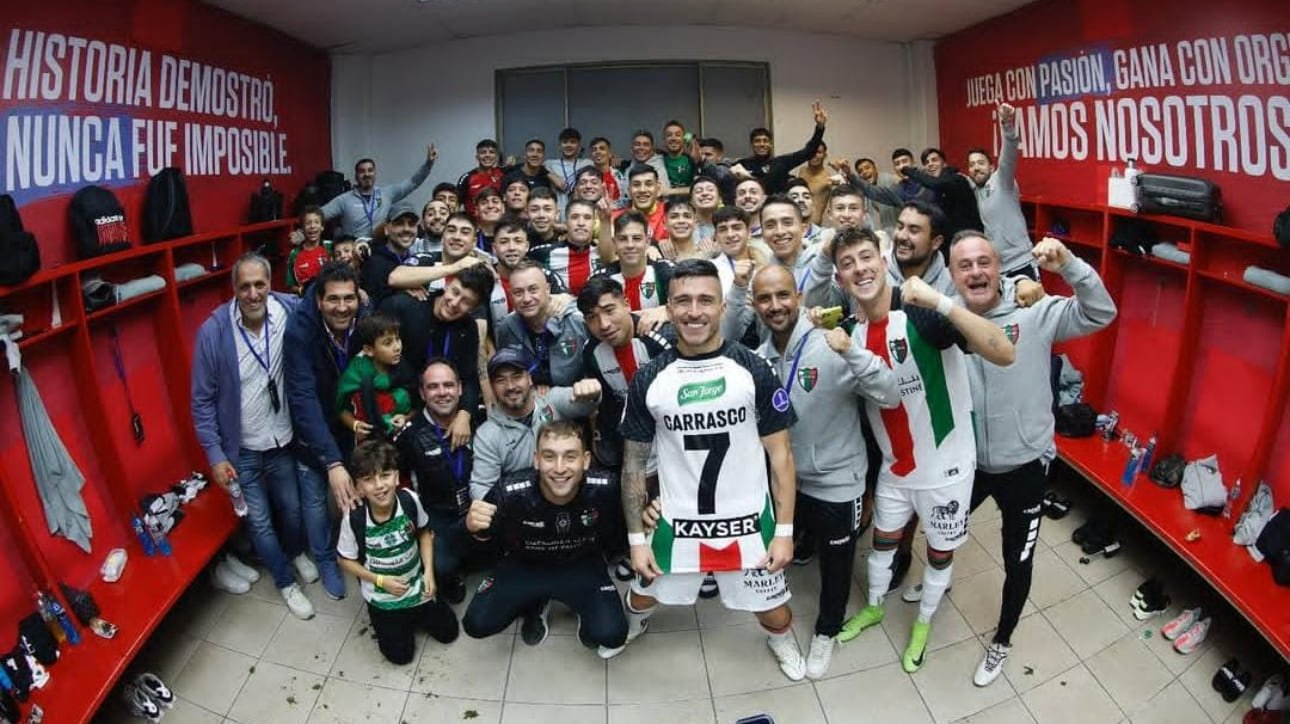 Jogadores do Palestino comemorando vitória sobre o Unión, pela segunda rodada do Grupo E da Sul-Americana, o mesmo do Cruzeiro (foto: Divulgação/Palestino)