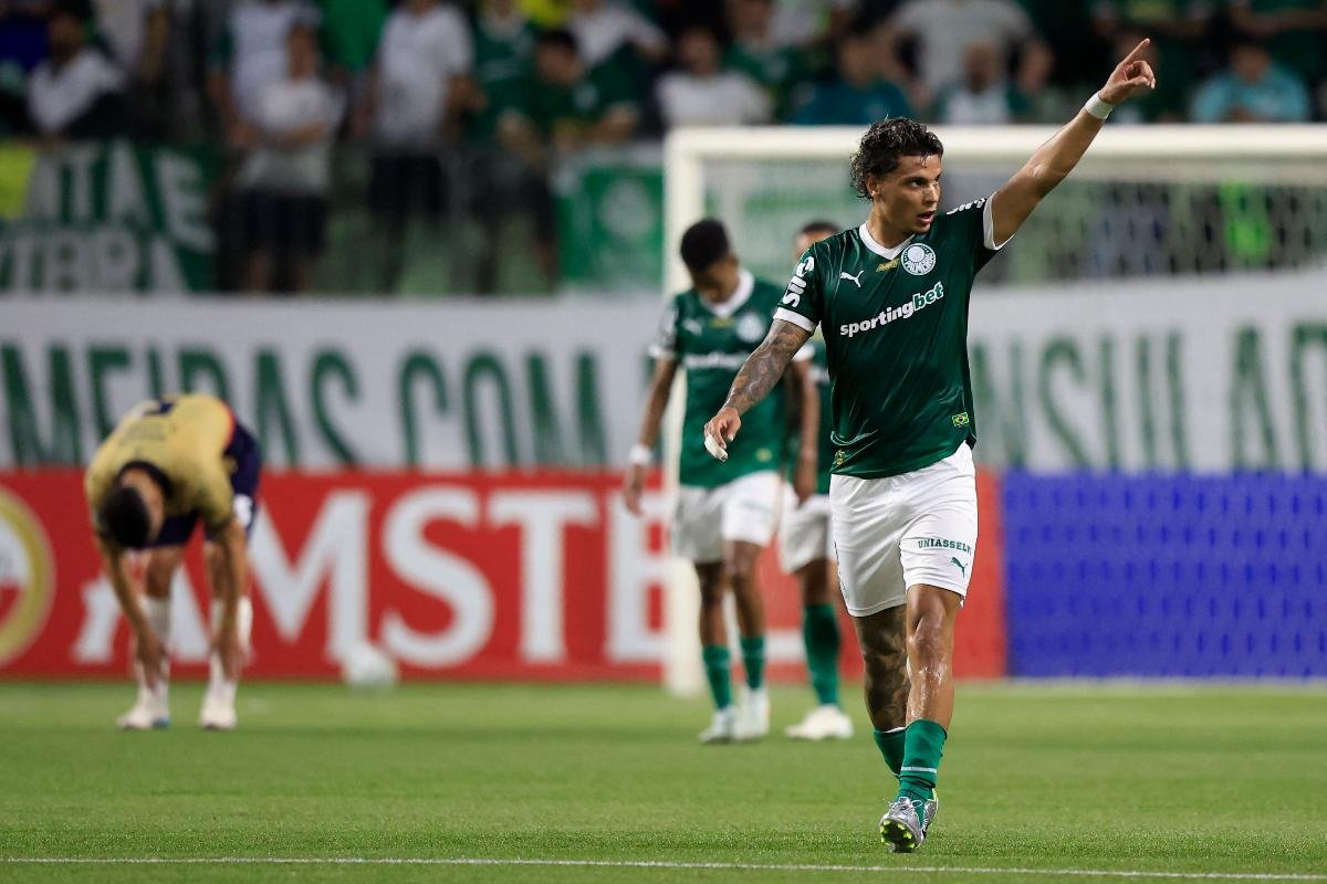Richard Rios comemora único gol da vitória do Palmeiras sobre o Cerro Porteño (foto: Miguel Schincariol/AFP)