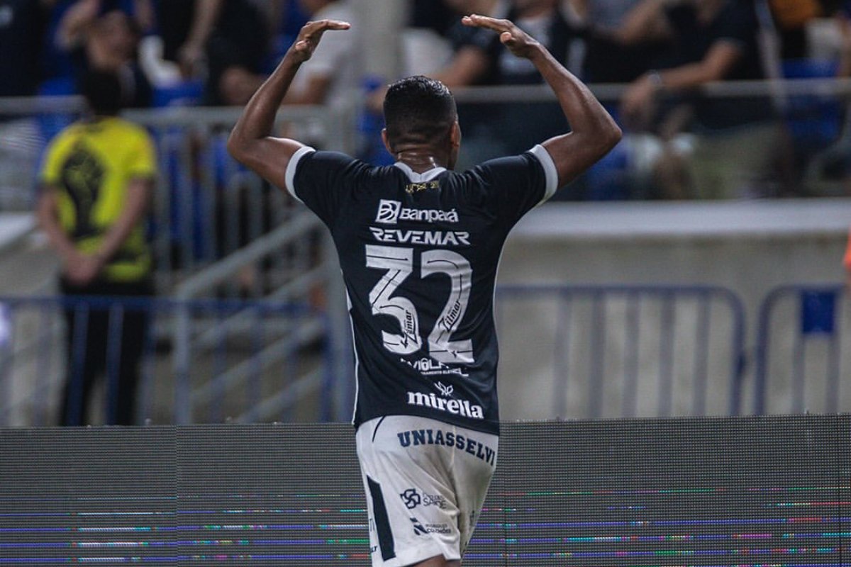 Ex-Cruzeiro Pedro Rocha comemora gol pelo Remo na Série B (foto: Samara Miranda/Ascom Remo)