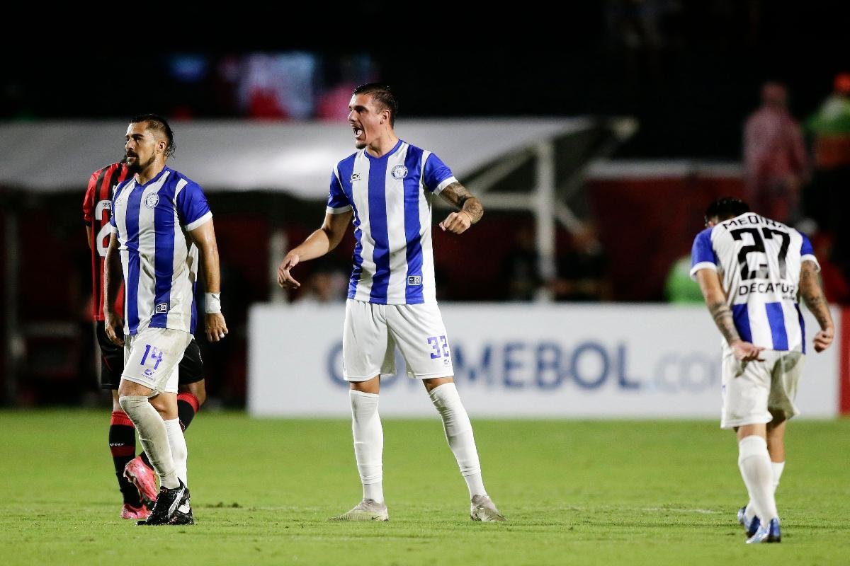 Cerro Largo ganhou do Vitória por 1 a 0 (foto: Arisson MARINHO / AFP)