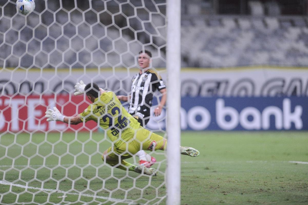Atlético goleou o Iquique por 4 a 0 (foto: Alexandre Guzanshe/EM/D.A. Press)