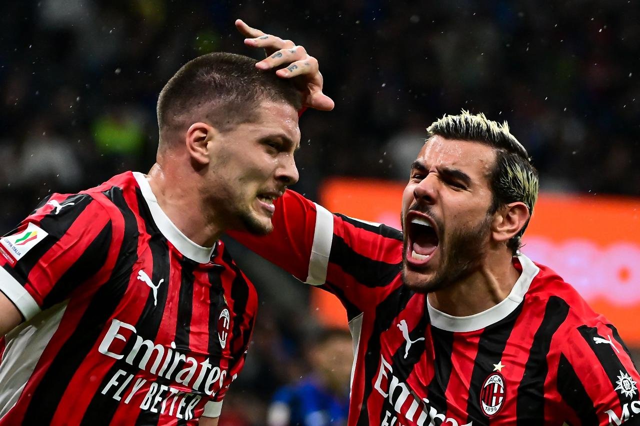 Jogadores do Milan comemorando (foto: Piero Cruciatti / AFP)