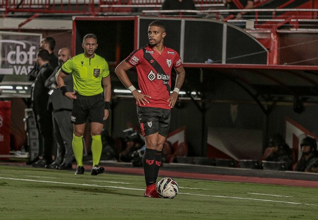 Robert, meia do Atlético-GO (foto: Bruno Corsino/ACG)