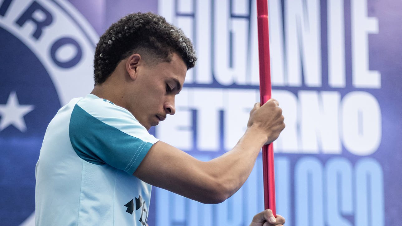 Rodriguinho, meio-campista do Cruzeiro, em treinamento na academia da Toca da Raposa (foto: Gustavo Aleixo/Cruzeiro)