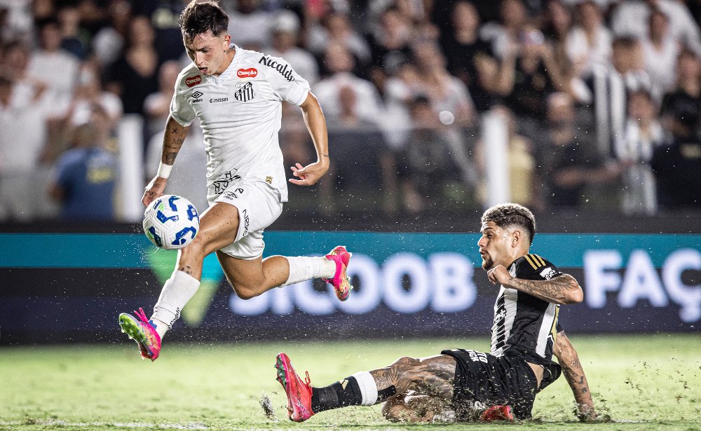 Com derrota para o Santos, Atlético chegou a 228 dias sem vencer como visitante no Campeonato Brasileiro (foto: Raul Baretta/Santos)