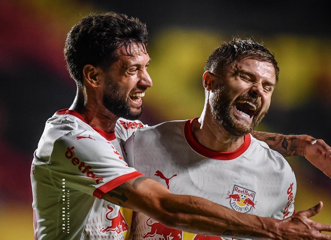 Jogadores do Bragantino comemoram (foto: Divulgação/Bragantino)