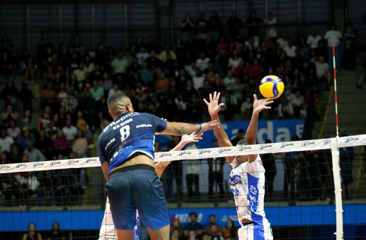 Lance da partida entre Suzano e Campinas pela Superliga Masculina de Vôlei (foto: Suzano Vôlei/Divulgação)