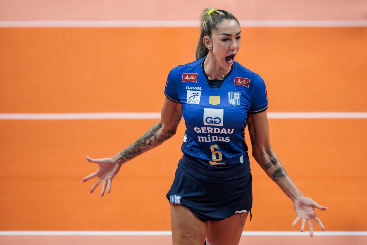 Thaisa comemora ponto do Minas contra o Osasco na Superliga Feminina de Vôlei (foto: Hedgard Moraes/MTC)
