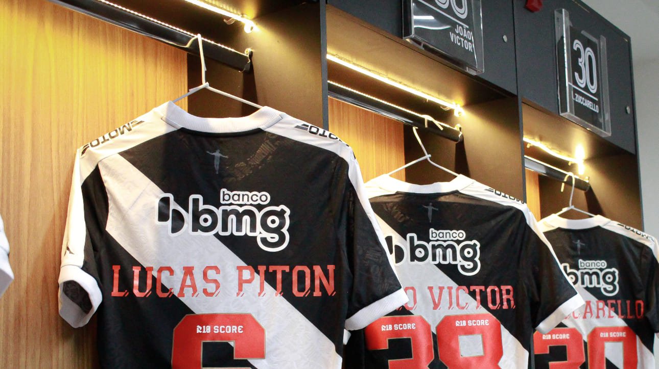 Camisetas do Vasco em vestiário (foto: Matheus Lima/Vasco)
