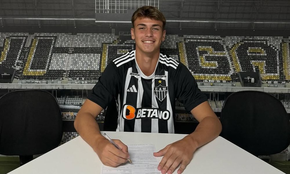 Vitão assinou o primeiro contrato profisisonal com o Atlético em abril de 2024 (foto: Reprodução)