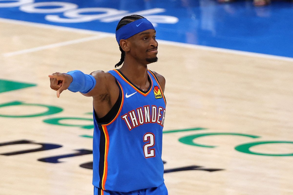 Shai Gilgeous-Alexander, destaque do Oklahoma City Thunder na NBA (foto: MATTHEW STOCKMAN/AFP)