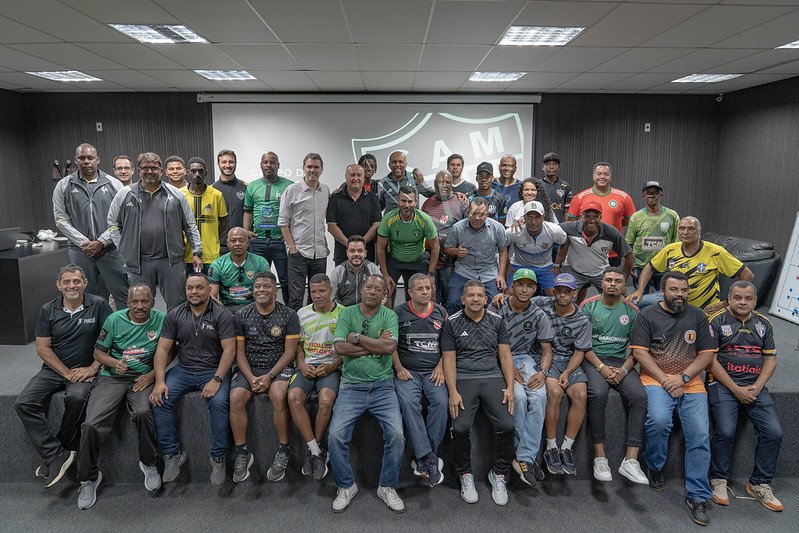 Representantes dos projetos sociais no lançamento do 'CAMpo dos Sonhos', do Atlético (foto: Fabio Pinel/Atlético)
