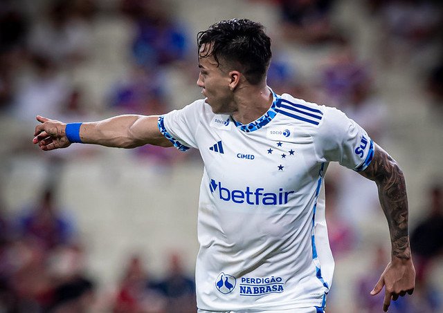 Kaio Jorge comemora gol na vitória do Cruzeiro sobre o Fortaleza, no Castelão (foto: Samuel Andrade/Cruzeiro)
