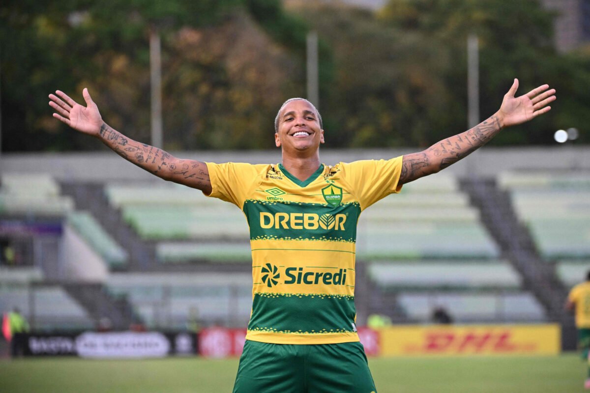 Deyverson defendeu o Cuiabá de 2022 a 2024 (foto: FEDERICO PARRA/AFP)