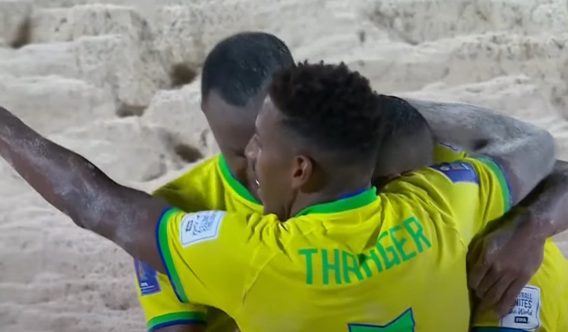 Thanger marcou o segundo gol da Seleção na estreia (foto: Reprodução/Youtube)