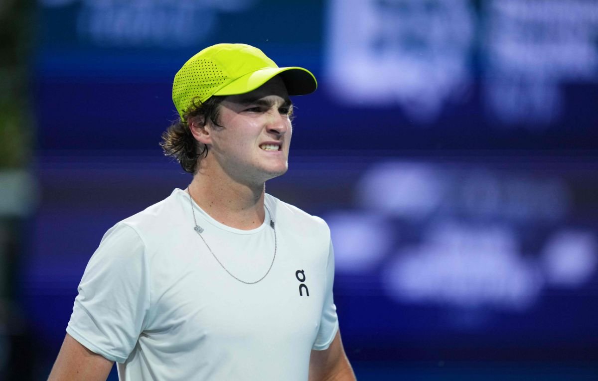 João Fonseca perdeu pela primeira vez em uma estreia de um torneio deste porte (foto: Rich Storry / GETTY IMAGES NORTH AMERICA / Getty Images via AFP)