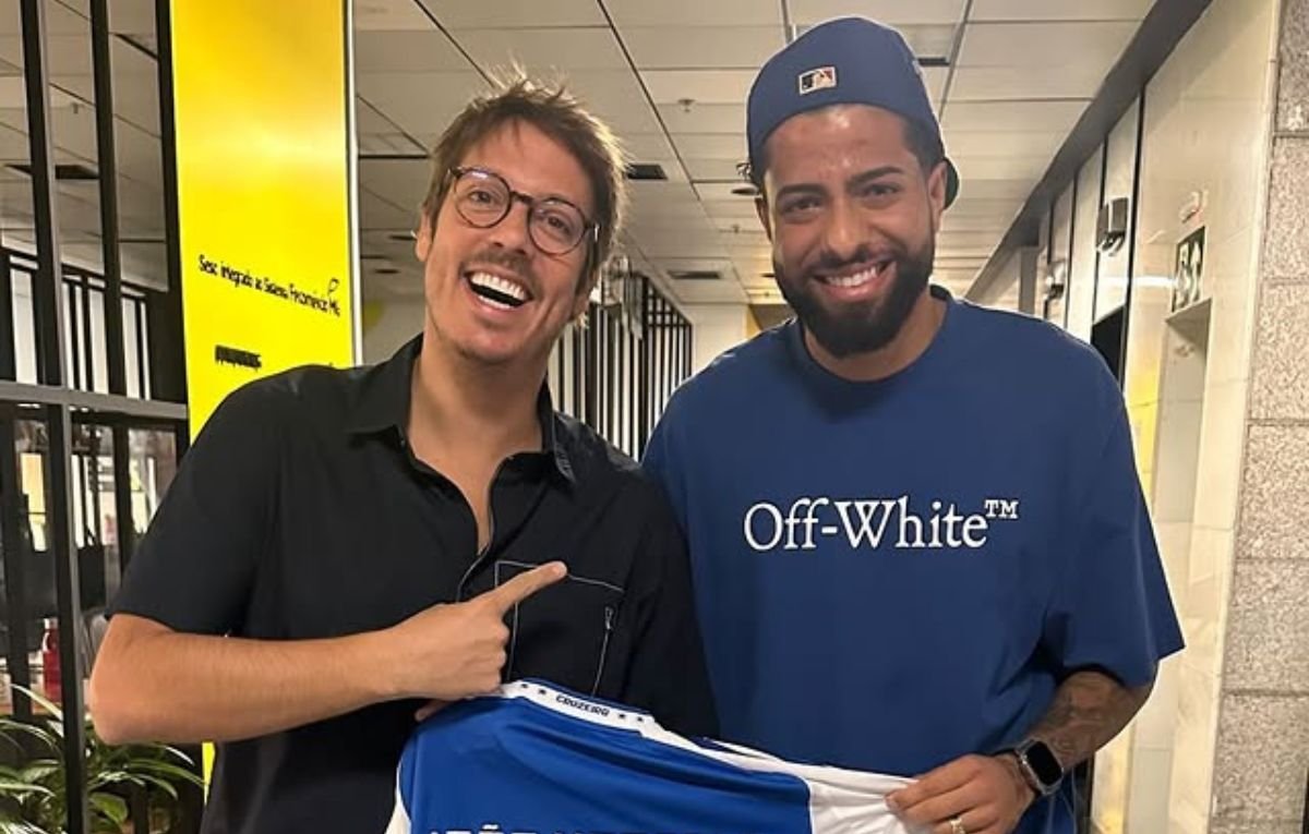 Fábio Porchat recebeu camisa do Cruzeiro de João Marcelo (foto: Reprodução/Instagram)