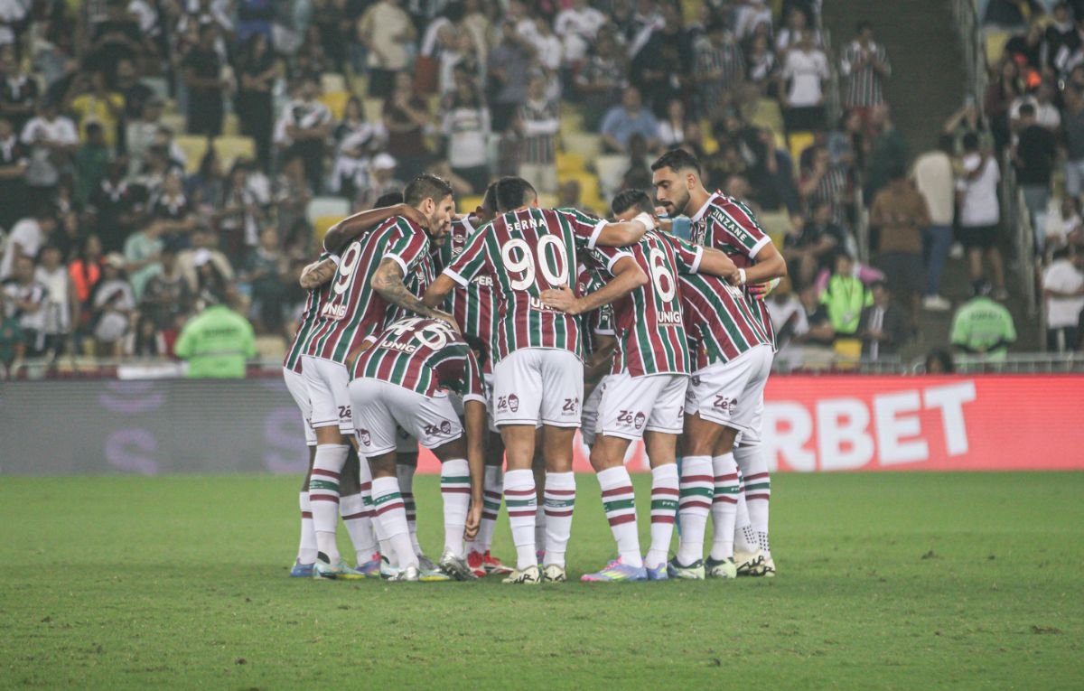 Jogadores do Fluminense reunidos antes de partida (foto: LEONARDO BRASIL / FLUMINENSE F.C.)