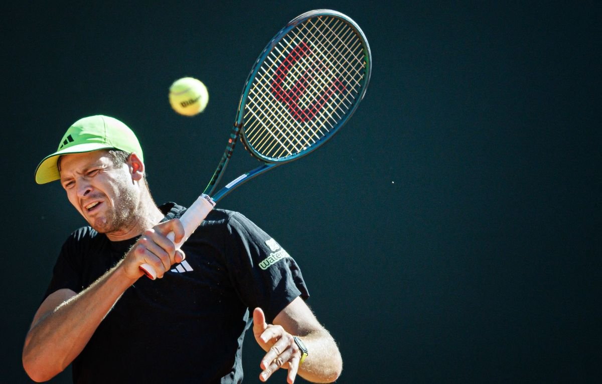 Tenista polonês Hubert Hurkacz (foto: VALENTIN FLAURAUD / AFP)