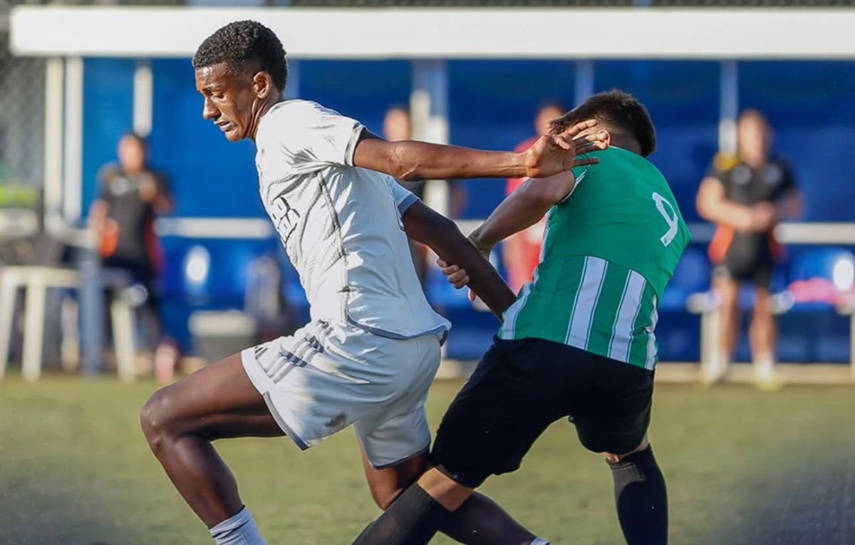 Lance do jogo entre Atlético e Racing-URU, pela Copa Futam (foto: Pedro Lucas Coelho/MR Fotografia Esportiva)