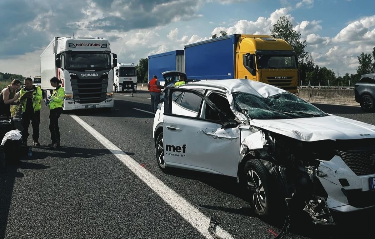 Carro em que Ingrid sofreu acidente na Itália (foto: Reprodução/Instagram)